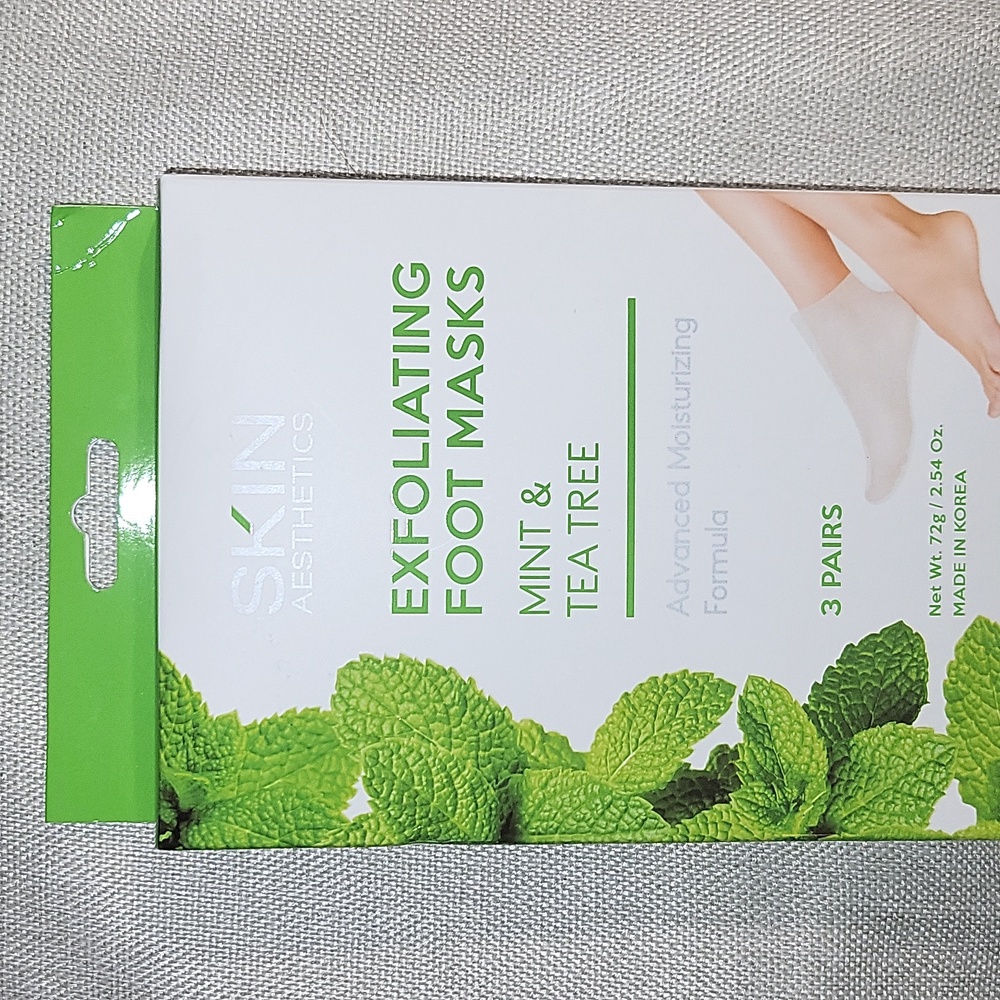 NWT Skin Aesthetics Foot Masks